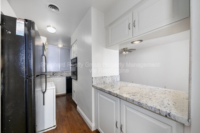 Building Photo - 6979 Palm Ct