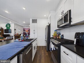 Building Photo - 256 N 32nd St