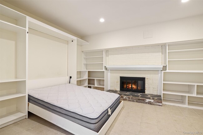 Building Photo - 19 Skyview Dr