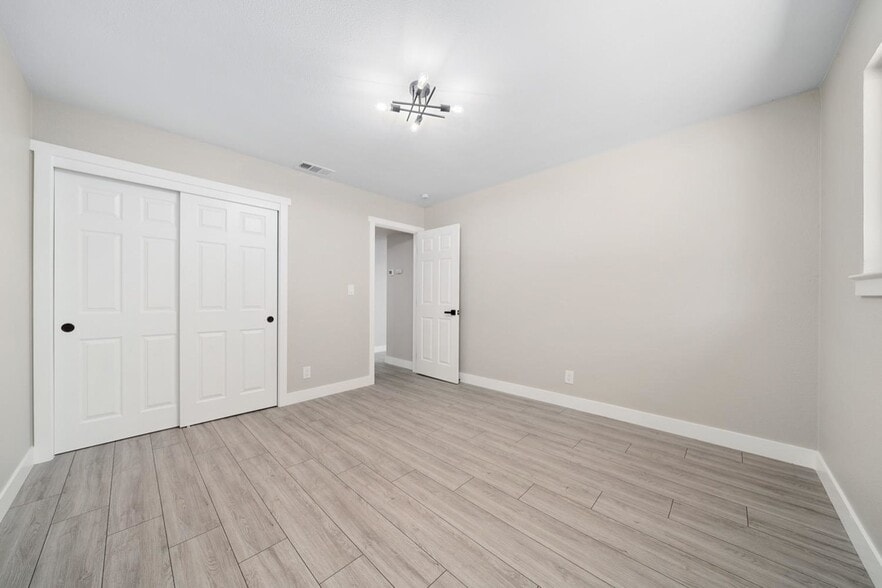 Building Photo - 3944 Apple Blossom Way