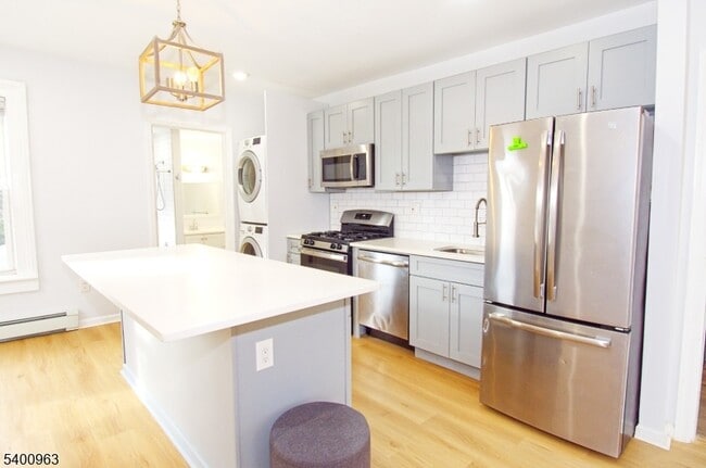 Building Photo - 1076 Fulton St