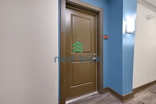 Building Photo - Spacious 1 Bedroom + Den in Canal Station Prime Ballard Location!