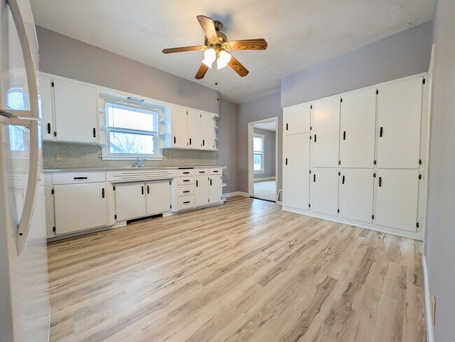 Building Photo - 306 N State St