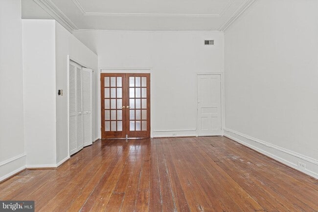 Building Photo - 328 S 15th St