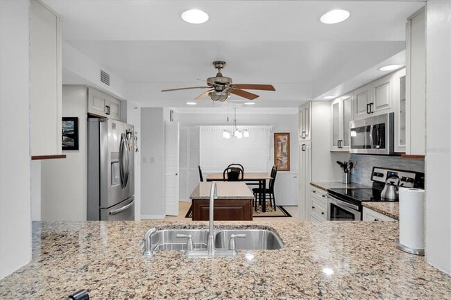 Building Photo - 6500 Sunset Way