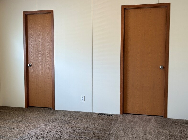Building Photo - 2061 Windover Dr