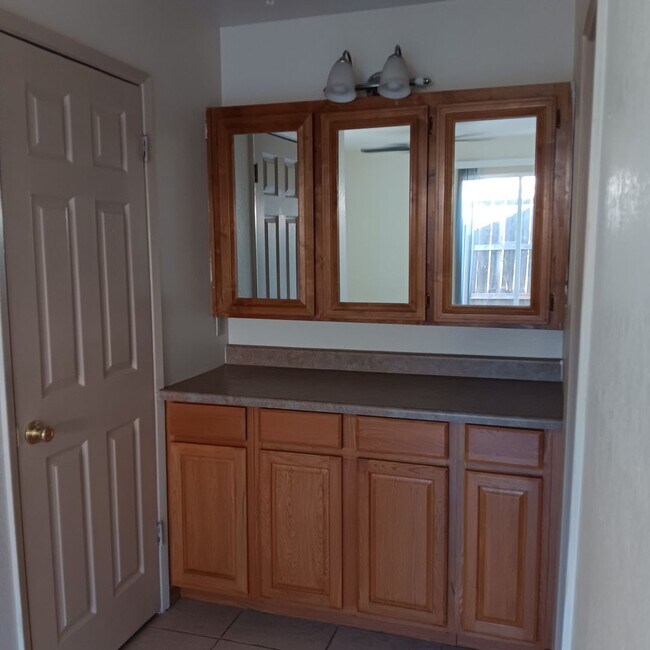 Building Photo - 891 St Andrews Dr