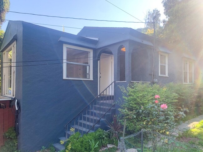 Building Photo - 2246 N Alvarado St