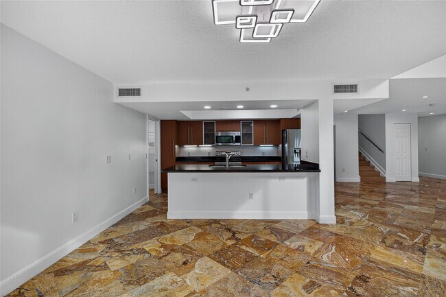 Building Photo - 900 SE 2nd St