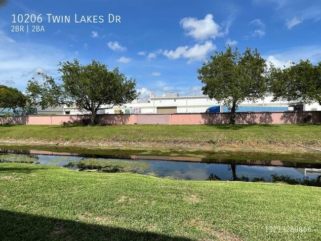 Building Photo - 10206 Twin Lakes Dr