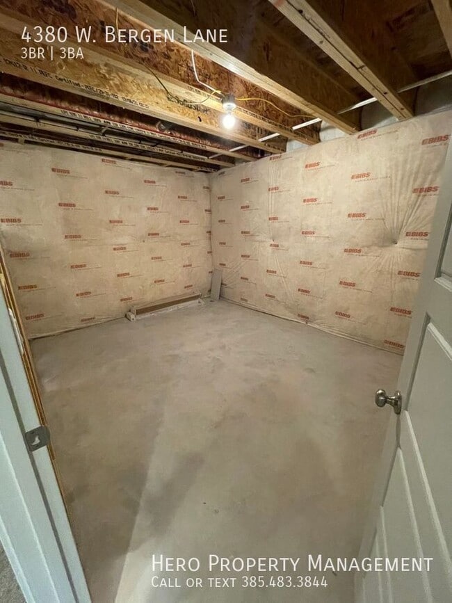 Building Photo - 4380 Bergen Ln