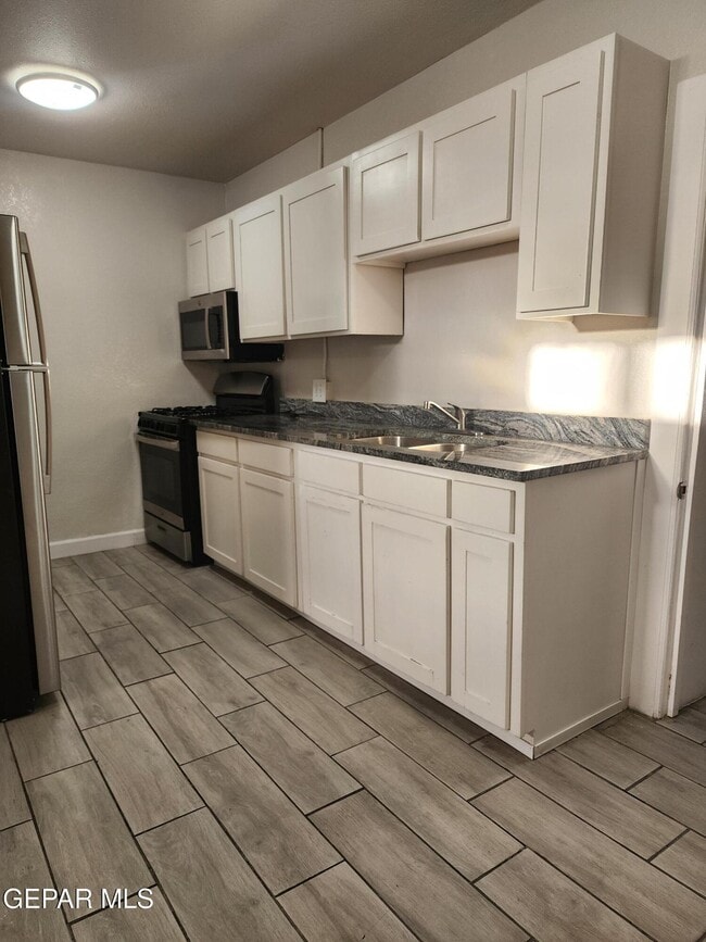 Building Photo - 2300 Bassett Ave