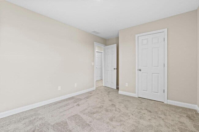 Building Photo - 933 Camden Ct