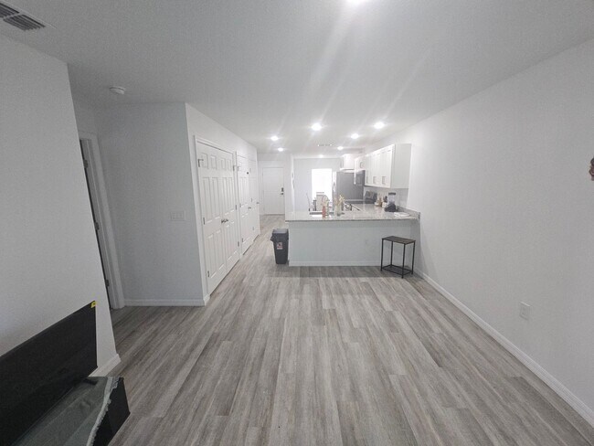 Building Photo - 302-304 Ave P NW