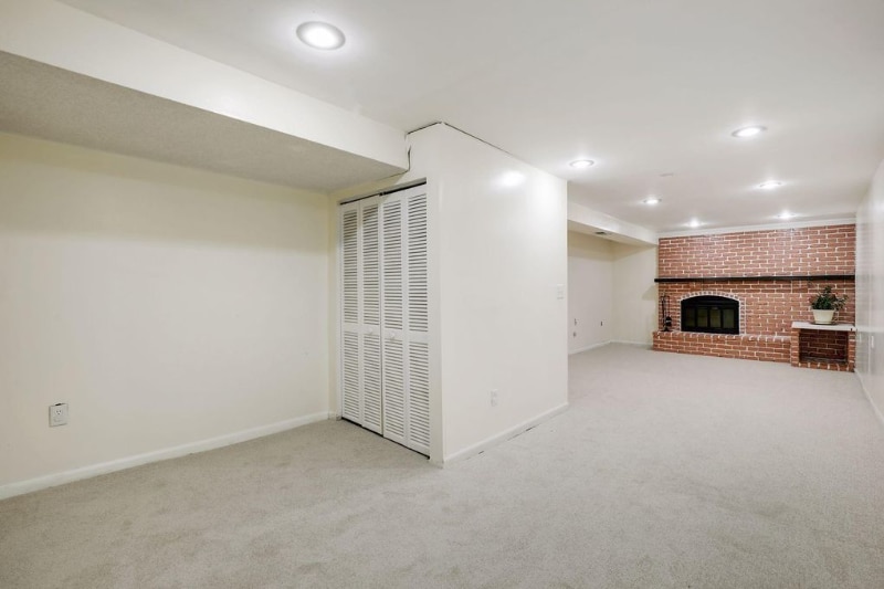 Building Photo - 656 17th Ave NW