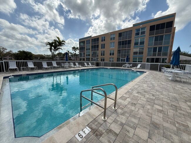 Building Photo - 4530 Pinebrook Cir