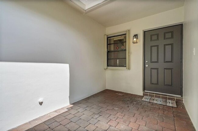 Building Photo - 5700 SW 120th Ave