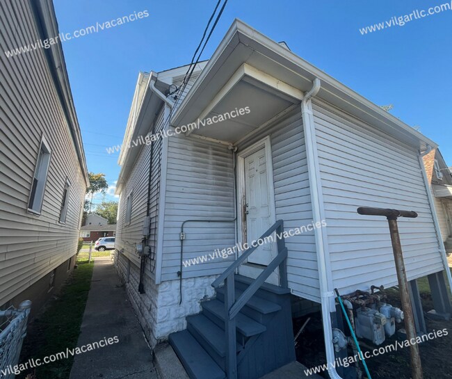 Building Photo - 4855 White Oak Ave