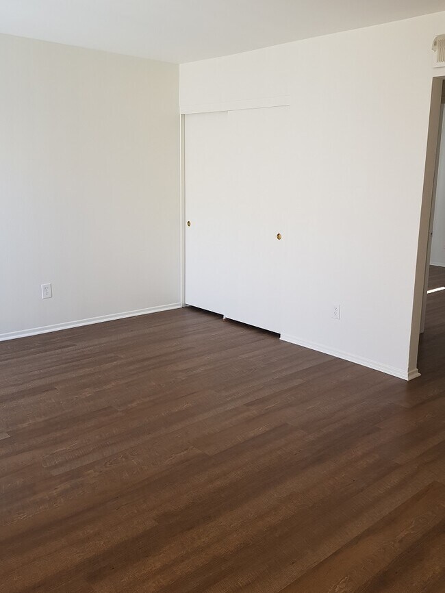 Building Photo - Victoria Village 3+2 Patio Home w/ 2-car g...