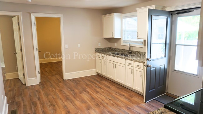 Building Photo - 605 Harnett St