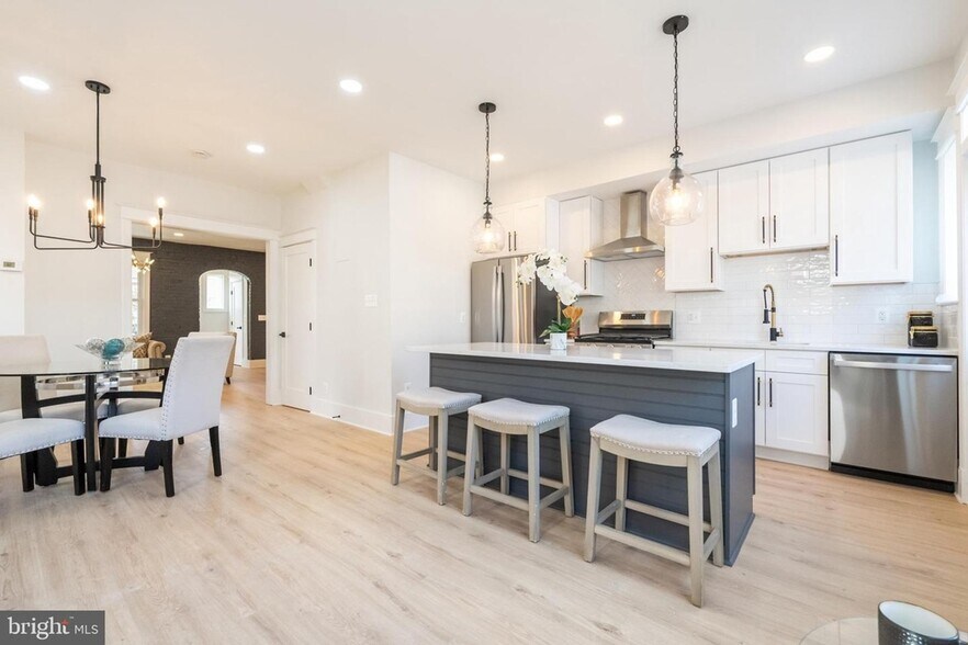 Building Photo - 113 Madison St NW