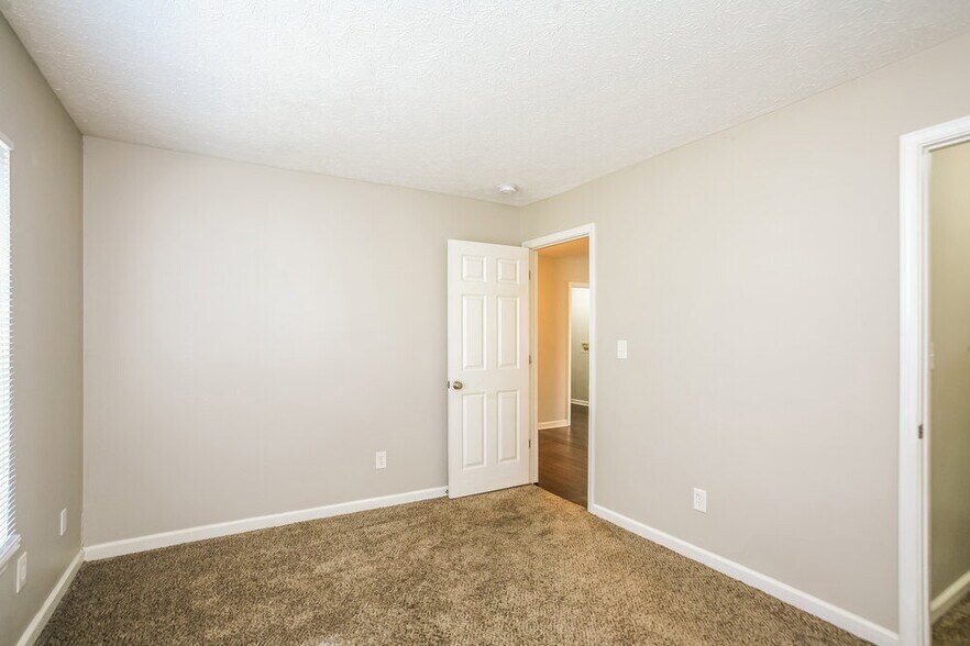 Building Photo - 10941 Minuteman Ct