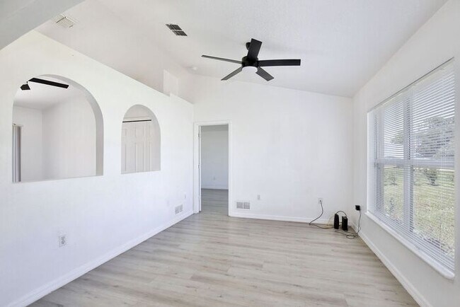 Building Photo - Stylish 3/2 + Office or Flex Space with Luxury Finishes & Spacious Open Layout