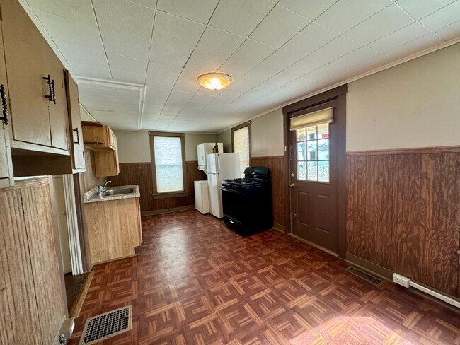 Building Photo - Two bedroom One bath home for rent.  Call today for more information!