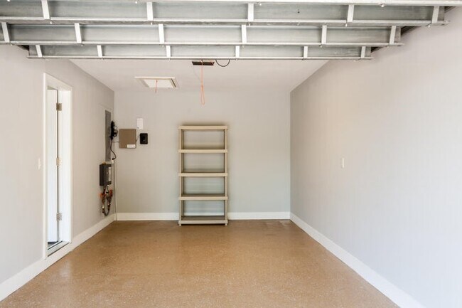Building Photo - 5903 NE 7th Ave