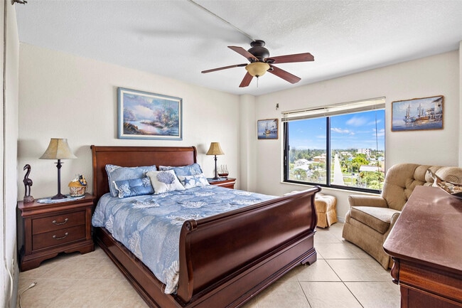 Building Photo - 801 S Ocean Dr