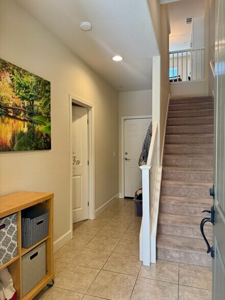 Building Photo - 493 Magritte Way