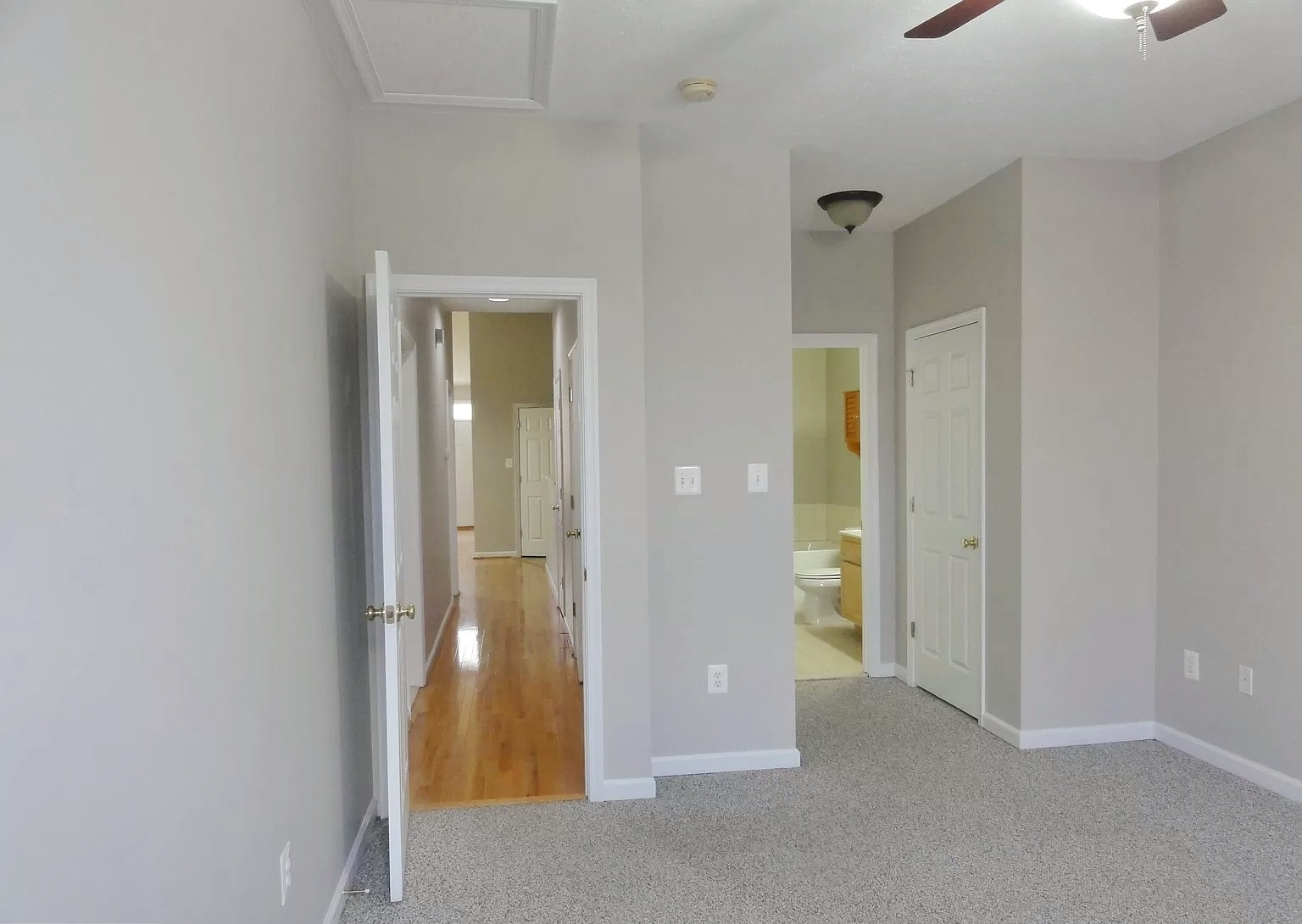 Grand bedroom - 334 Lora Dr