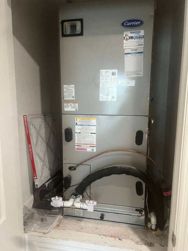 Building Photo - Spacious 5BR House in Winter Haven