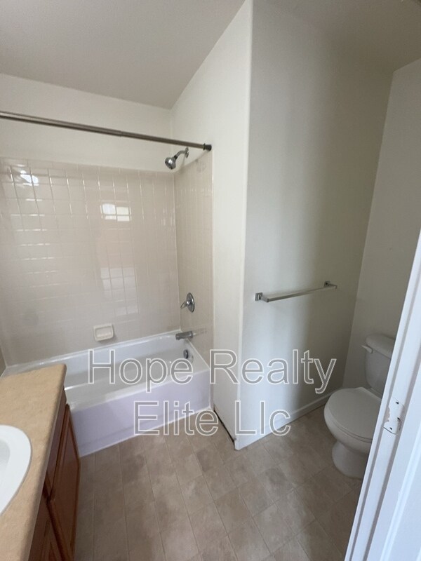 Building Photo - 5198 Dovetail Ln