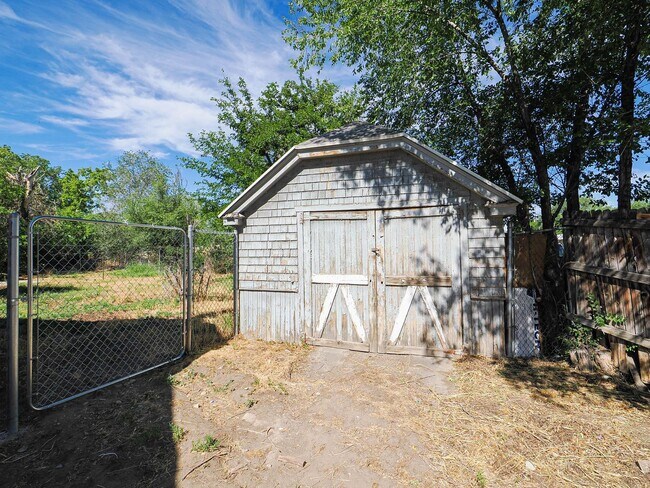 Building Photo - 2 Bedroom, 1 Bathroom American Fork Home
