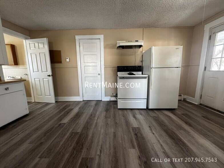 Building Photo - 172 College Ave