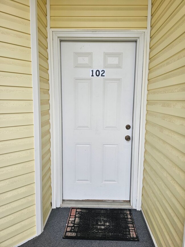 Building Photo - Fountain Pointe 3 bed 2 bath