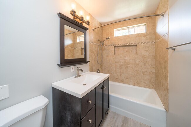 Building Photo - 1611 S Tremont St