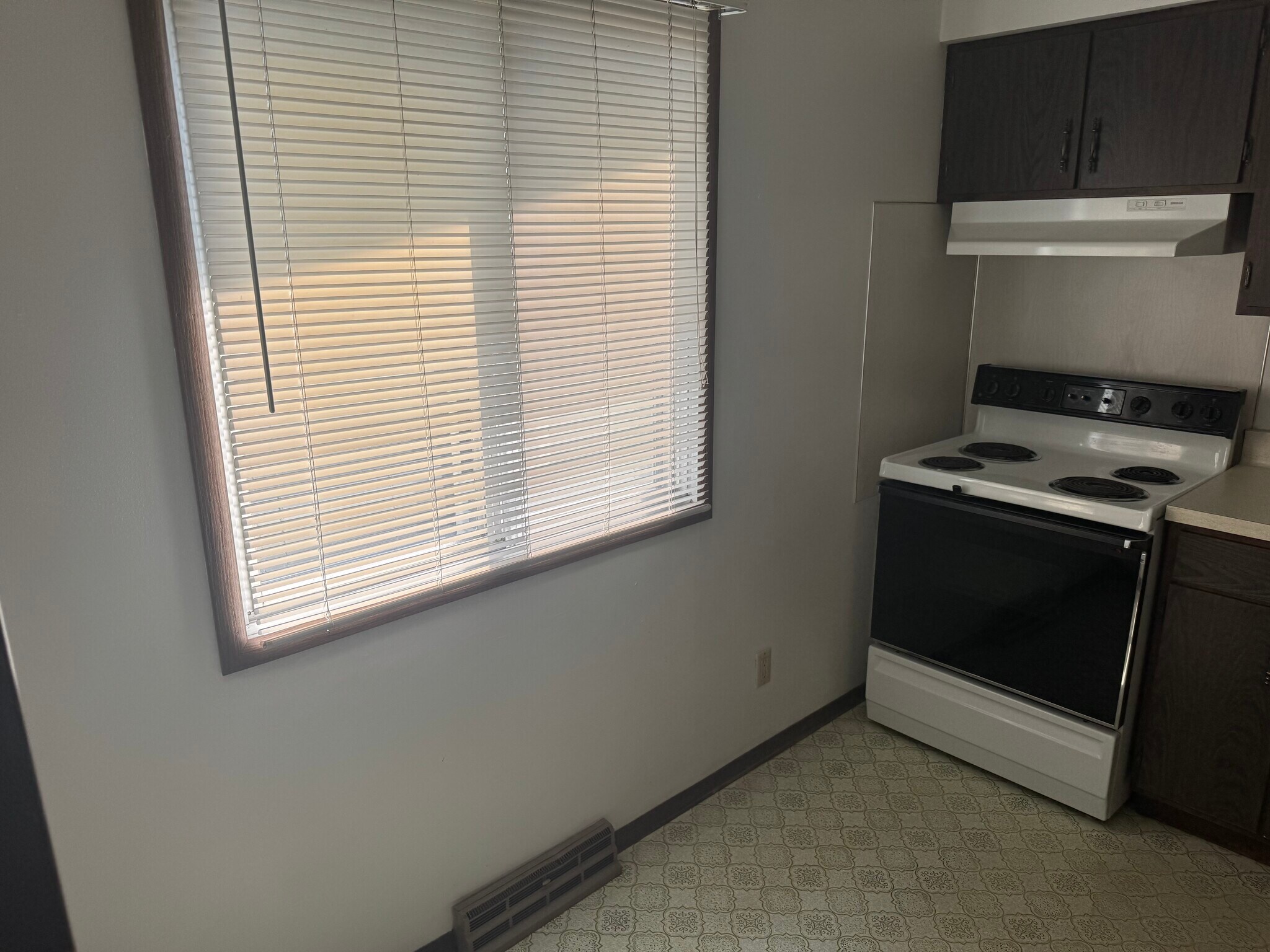 Kitchen - 1810 20th Street Ct