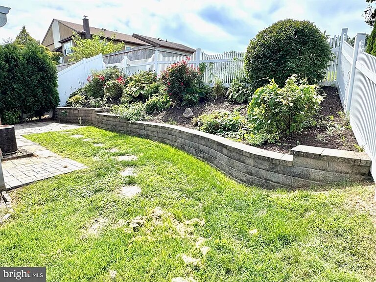 Building Photo - 211 Halsey Ave