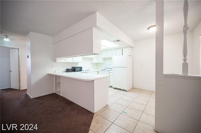 Building Photo - Beautiful 2 bedroom - 2 bath condo in Crai...