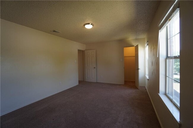 Building Photo - 112 Creekside Dr