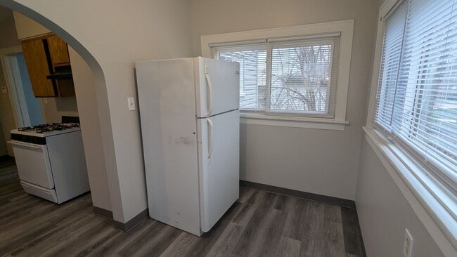 Building Photo - Charming 3-bedroom, 1-bathroom home located in the vibrant city of Akron