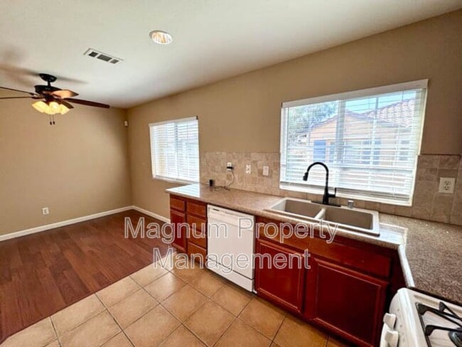 Building Photo - 25826 Iris Ave