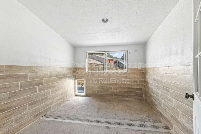 Building Photo - 17778 E Canary Creek Rd