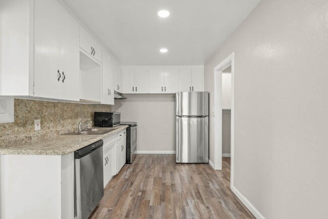 Building Photo - Babb Dr Duplex