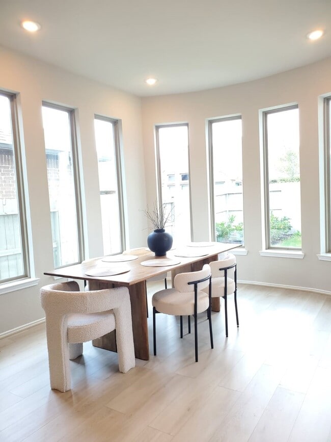 Building Photo - 2406 Pear Blossom Ln