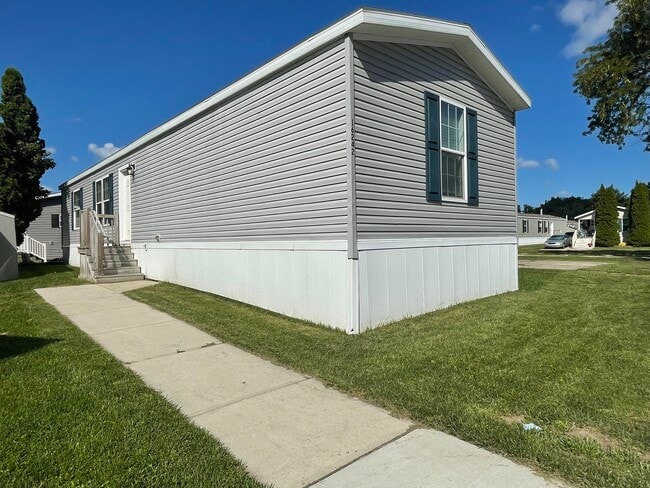 Building Photo - 16242 Frontenac Ave