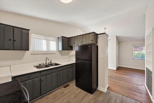 Building Photo - Brick Home AVAILABLE NOW