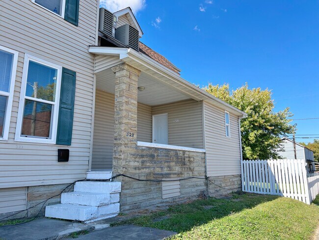 Primary Photo - 321 6th St W